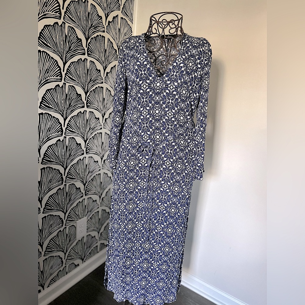 Blue LULUS midi dress | Jacquard Print | size SM | Light material & tie waist